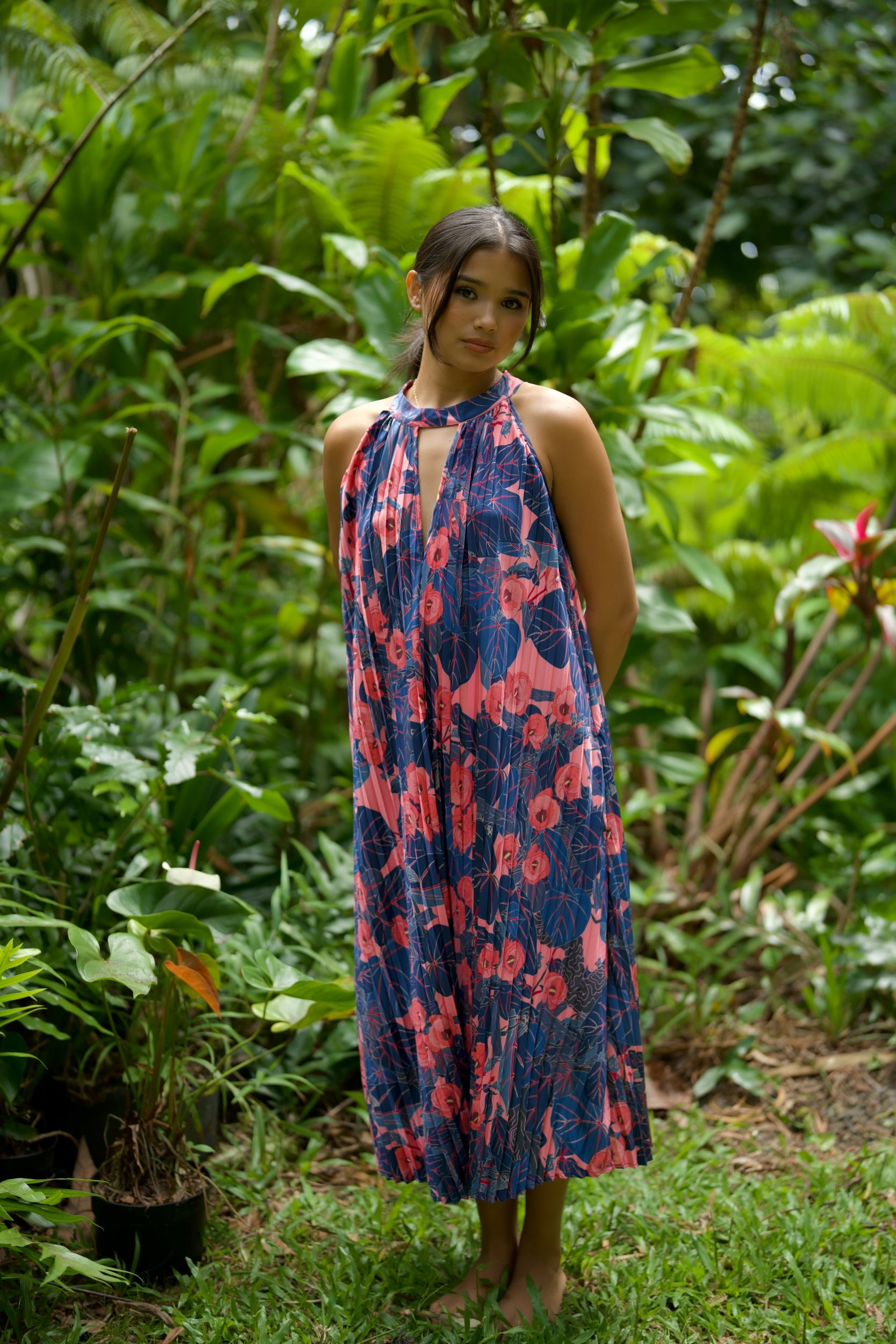 hawaii61プレステージ Flowering Hau Keyhole Accordion Pleated Maxi Shift Dress – David