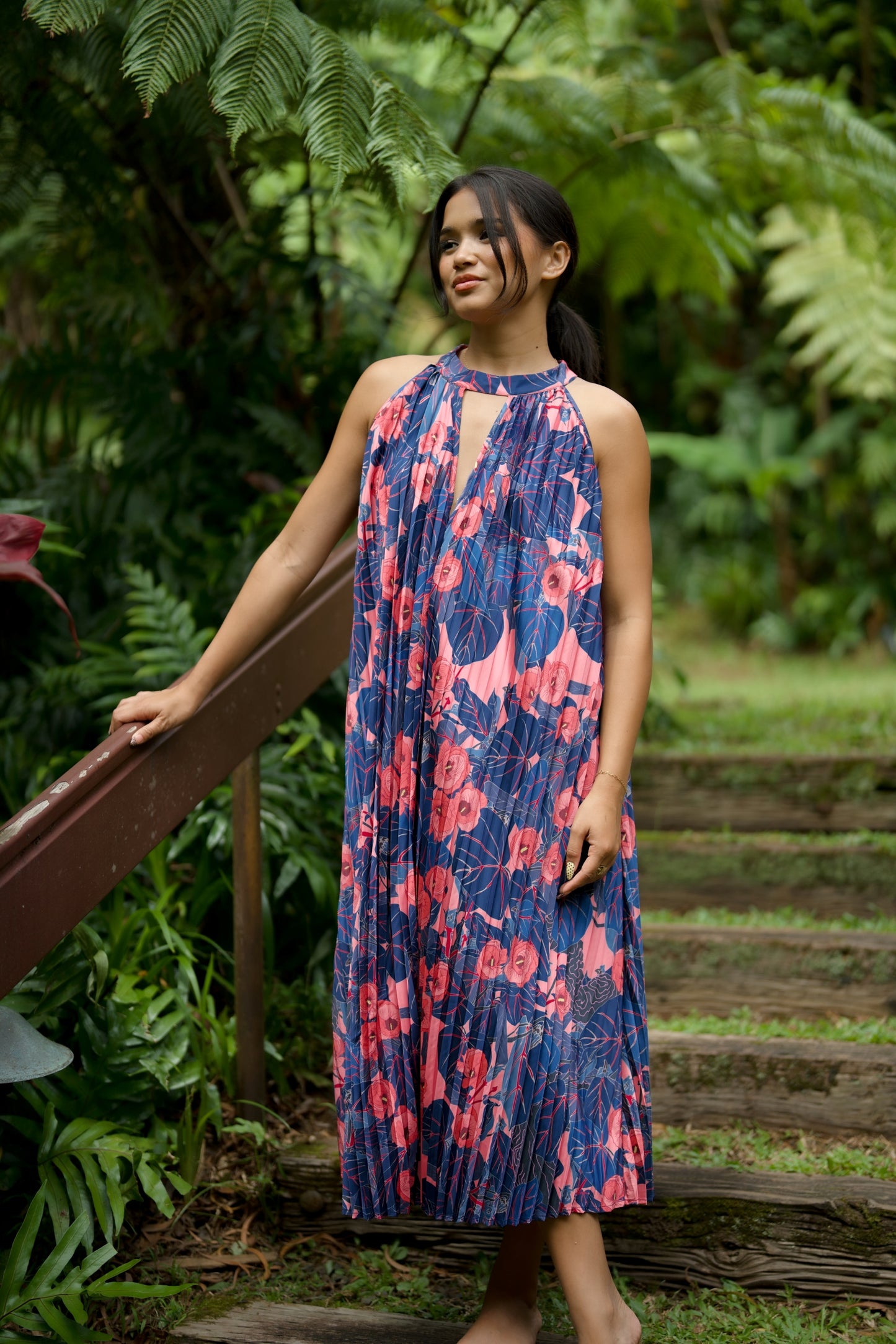 Flowering Hau Keyhole Accordion Dress