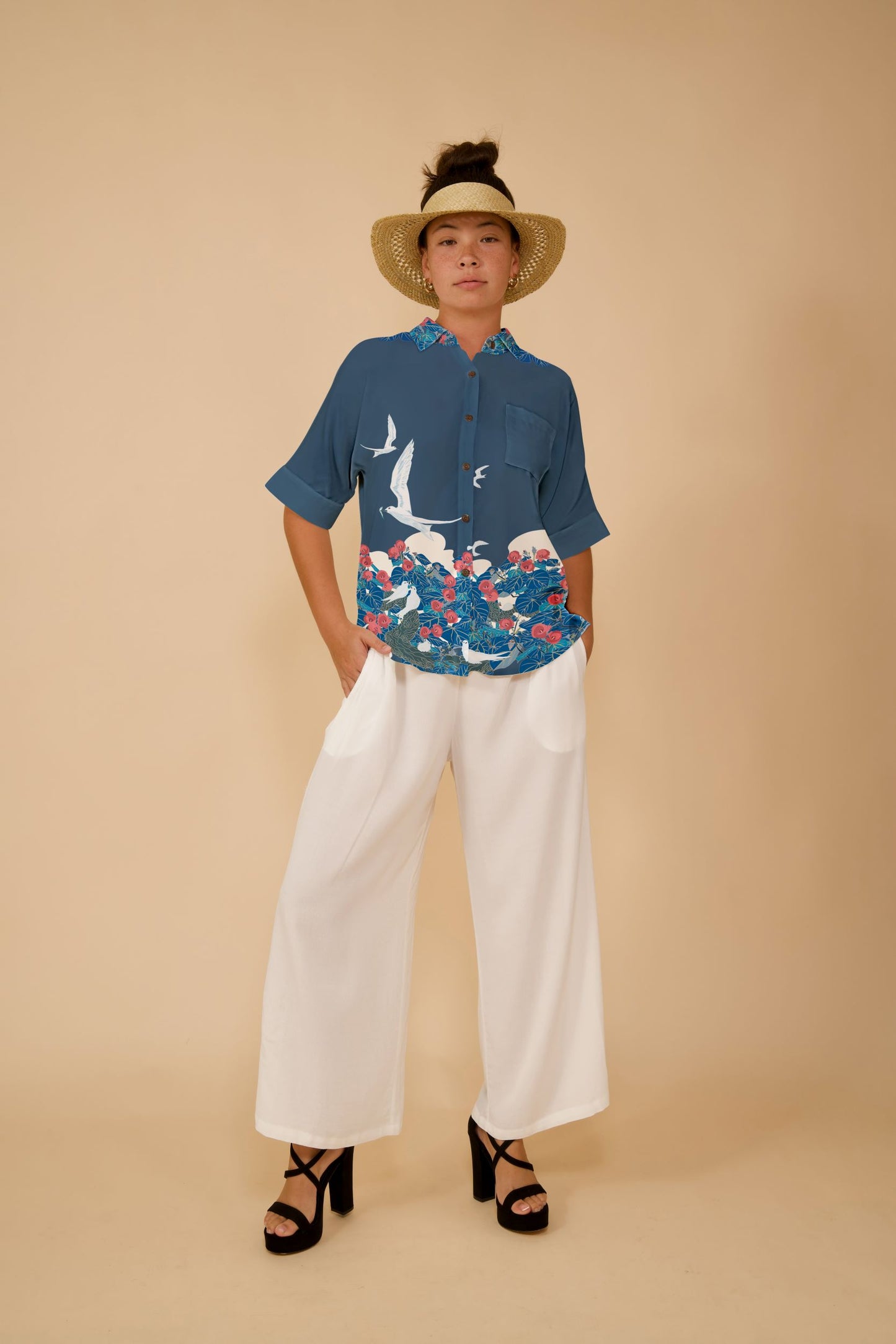 Manu-o-Kū & Hau Tree Women's Blue Kimono Sleeve Aloha Shirt (Iron Free)