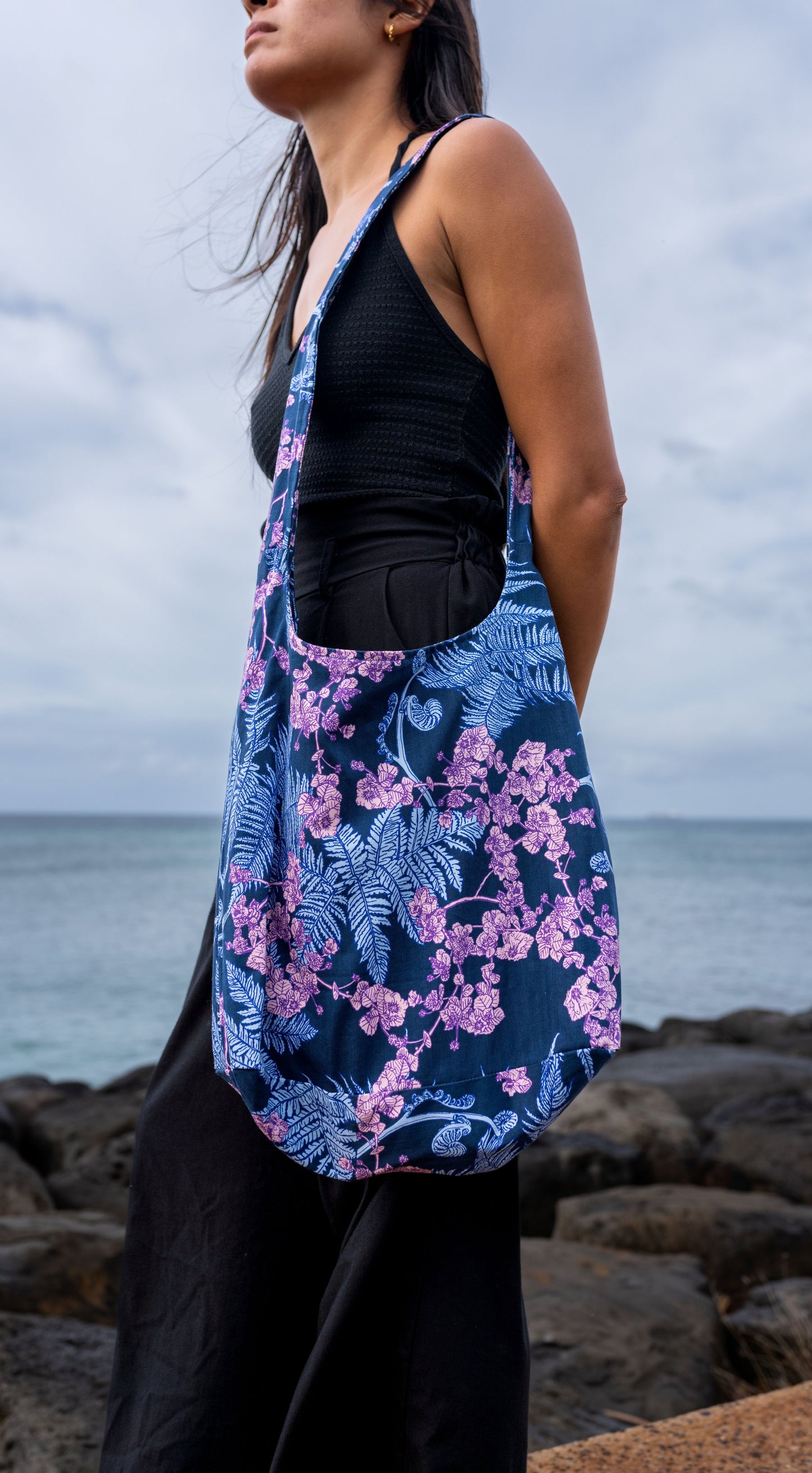HĀPUʻU 'ILIMA MAUKA TO MAKAI Blue Tote Bag