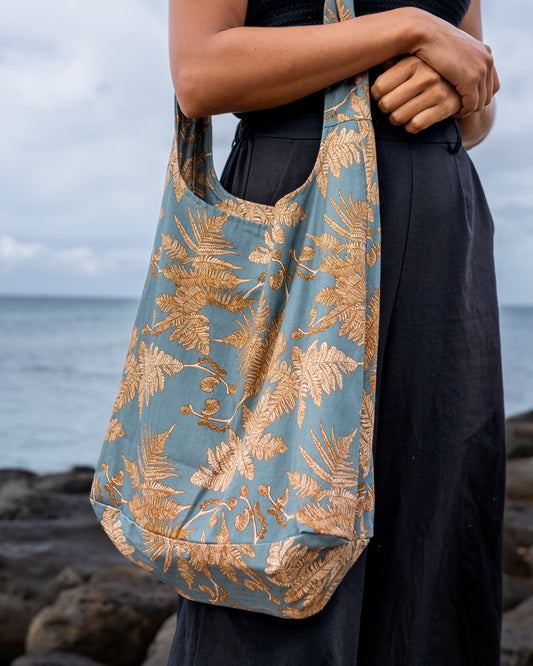 HĀPUʻU TREE FERN  Golden Hour Tote Bag