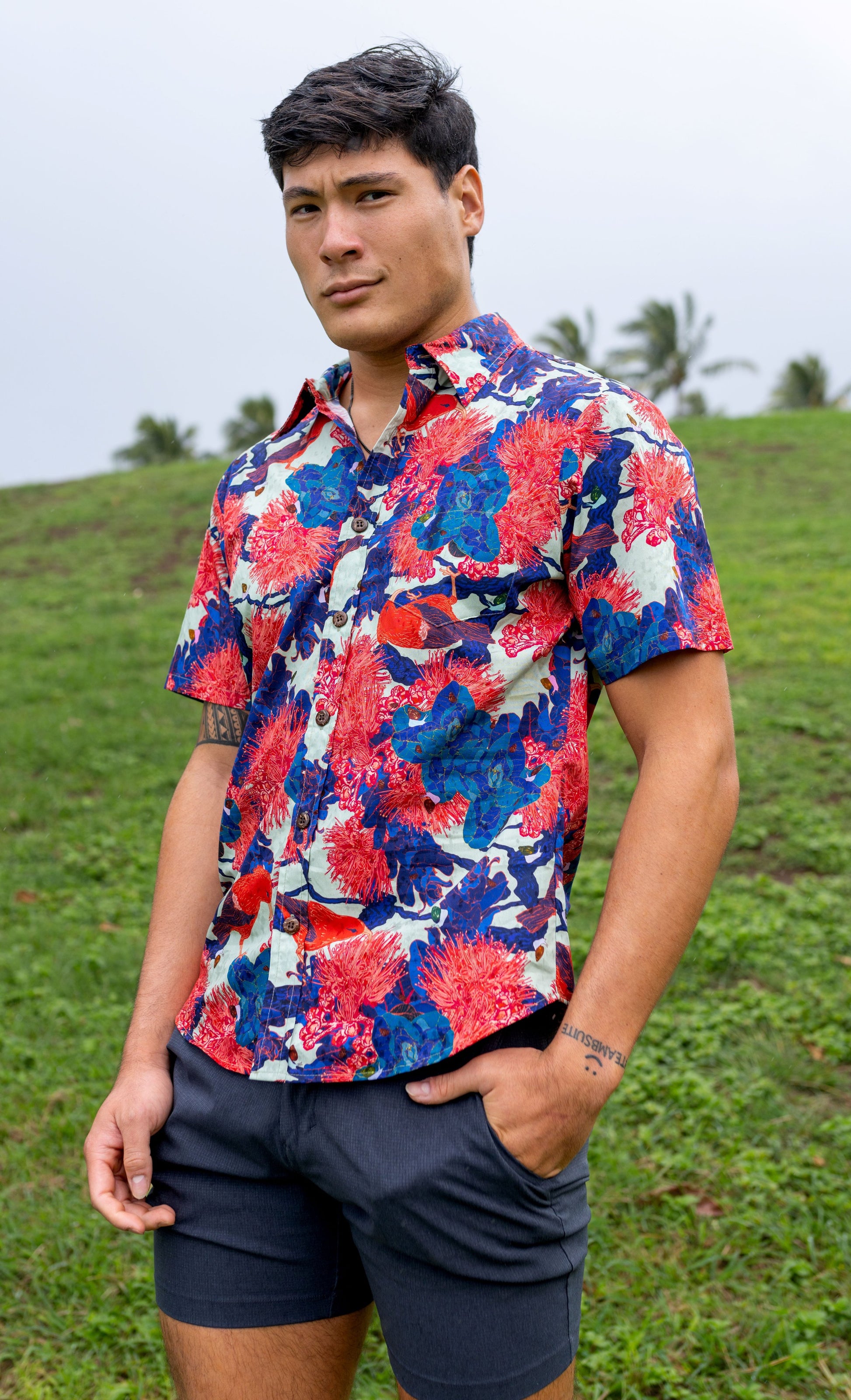 Men's Clothing 'Pink Palace' Aloha (Hawaiian) Shirt - L