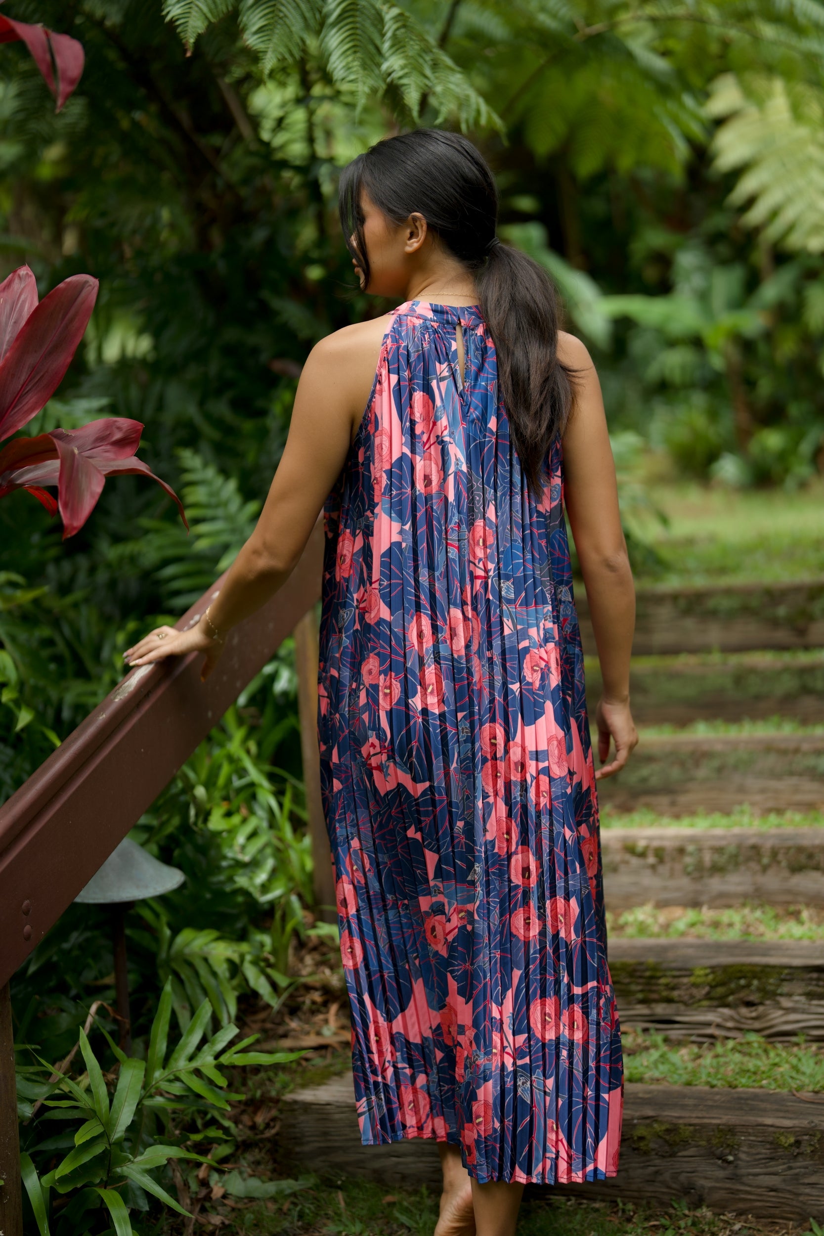 Flowering Hau Keyhole Accordion Pleated Maxi Shift Dress – David