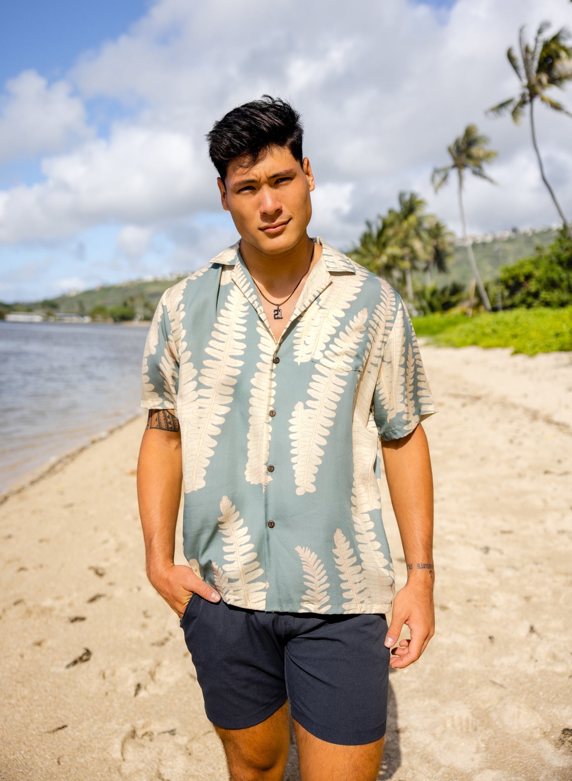 David Shepard Hawaii Kupukupu Olivine Vintage Cut Aloha Shirt M
