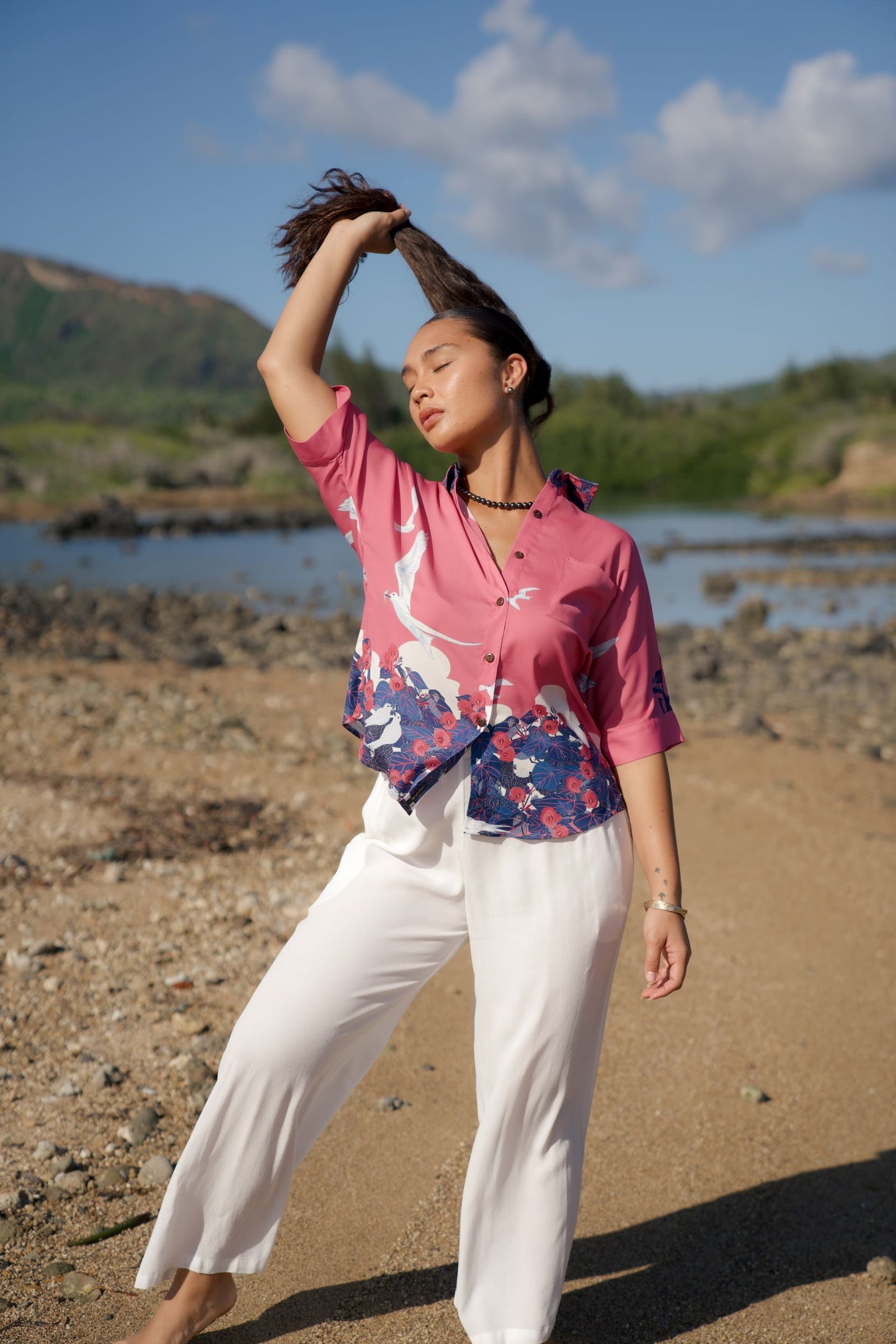 Manu-o-Kū & Hau Tree Women's Pink Kimono Sleeve Aloha Shirt (Iron Free)