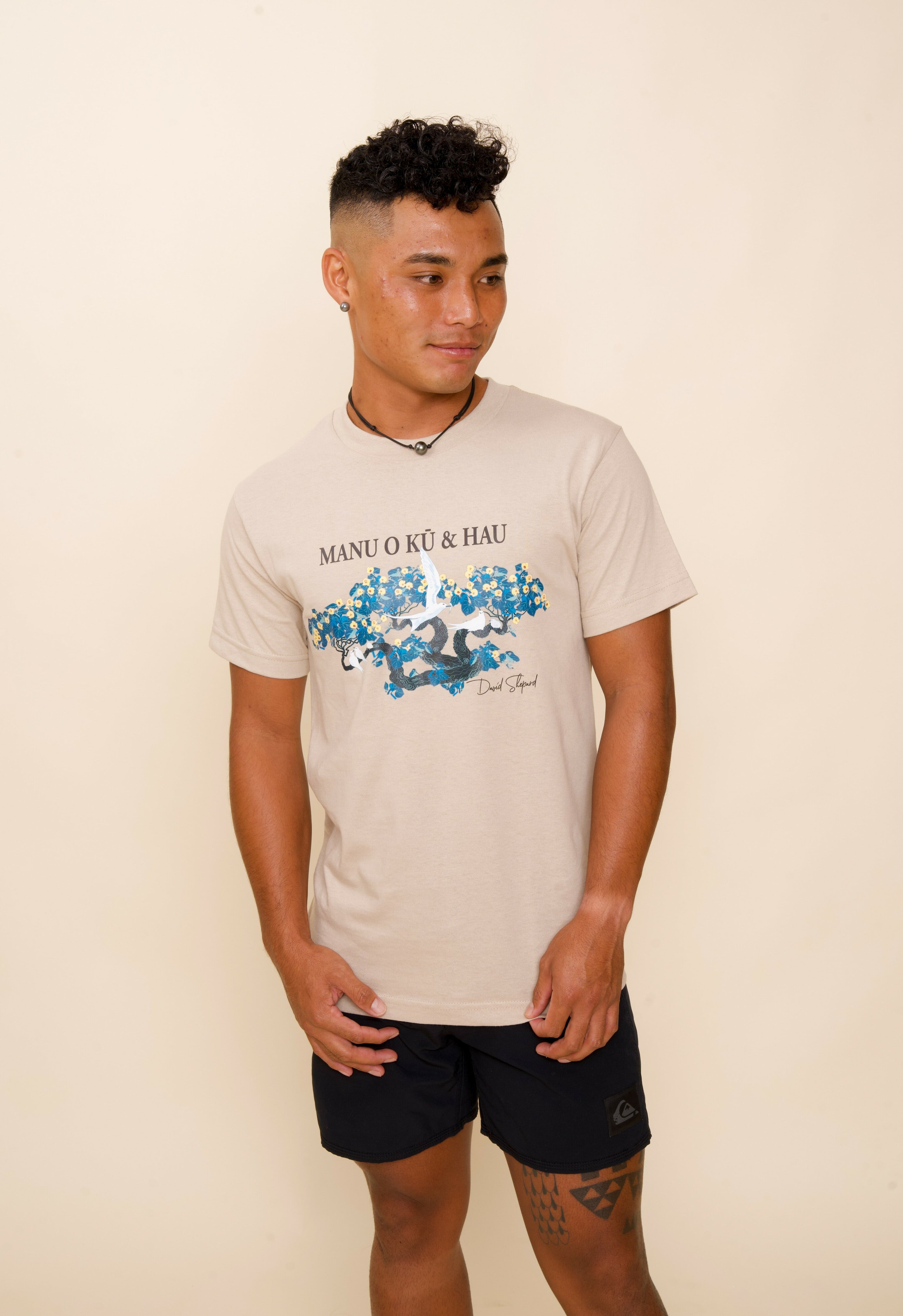 Manu-o-Kū & Flowering Hau Tree Tan T-Shirt – David Shepard – David