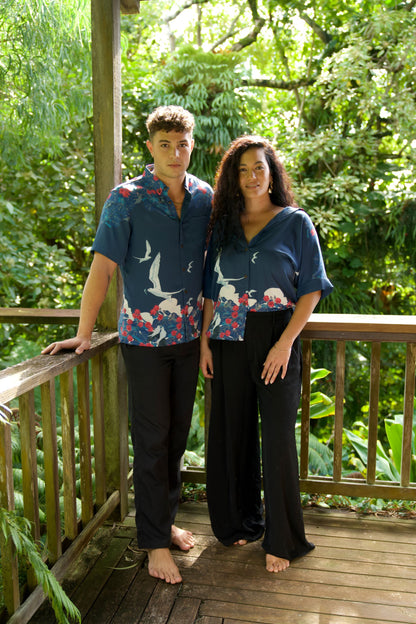 Manu-o-Kū & Hau Tree Women's Blue Kimono Sleeve Aloha Shirt (Iron Free)