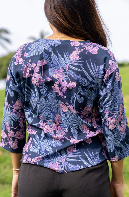 HĀPUʻU 'ILIMA MAUKA TO MAKAI Blue V-Neck Blouse