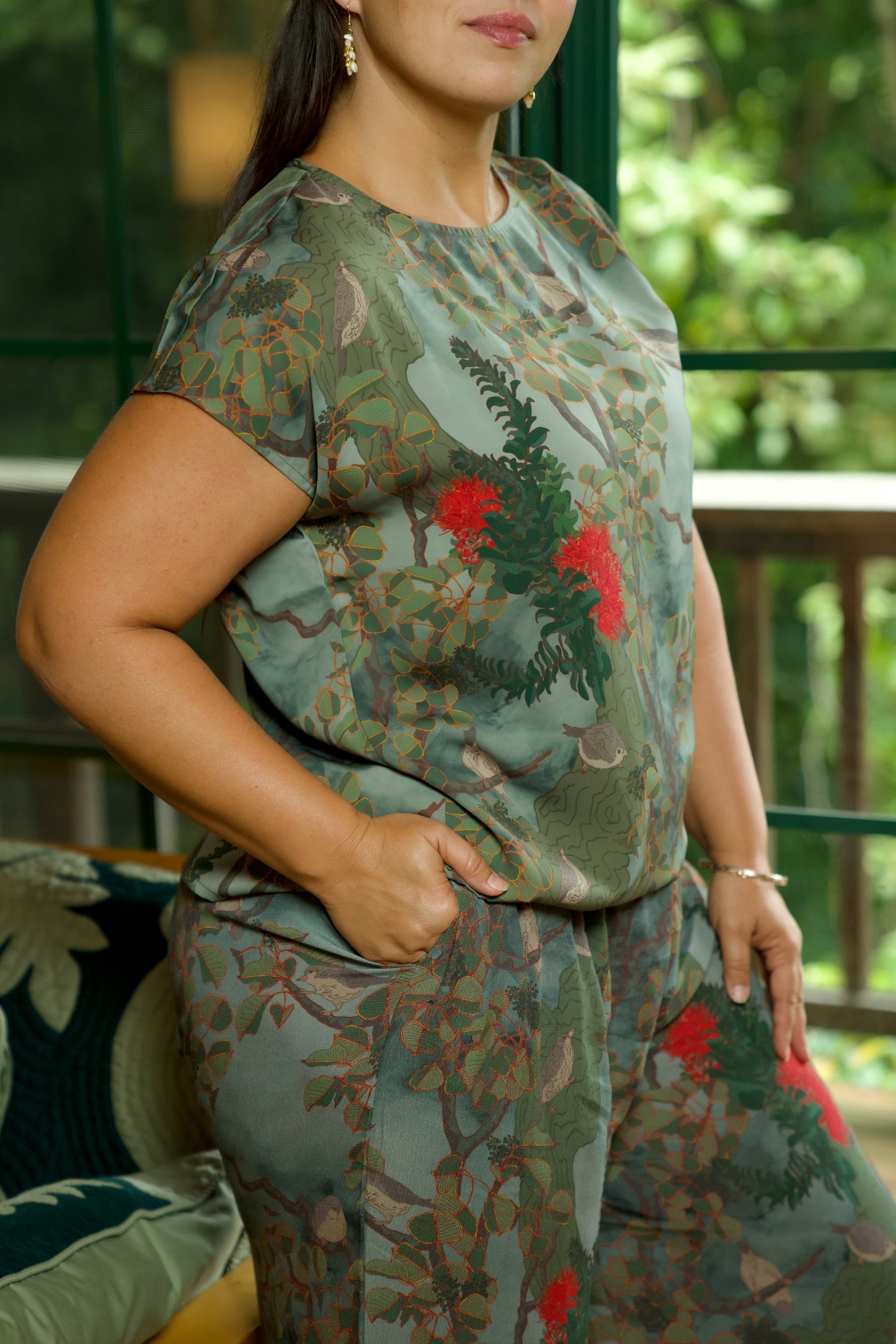 Vanishing 'Akikiki Cap Sleeve Blouse
