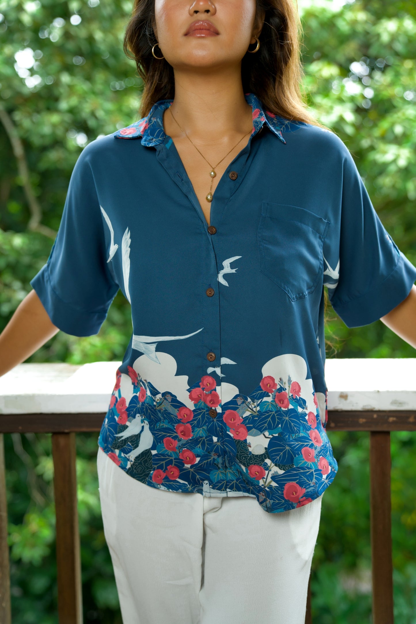 Manu-o-Kū & Hau Tree Women's Blue Kimono Sleeve Aloha Shirt (Iron Free)