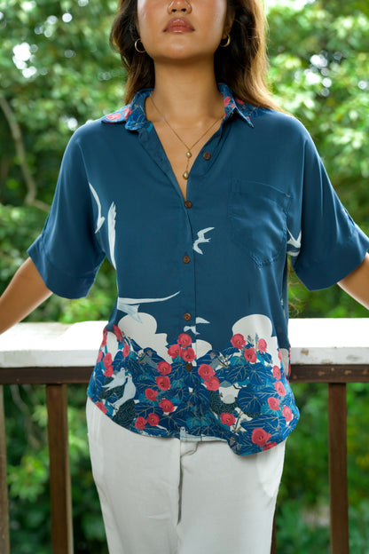 Manu-o-Kū & Hau Tree Women's Blue Kimono Sleeve Aloha Shirt (Iron Free)