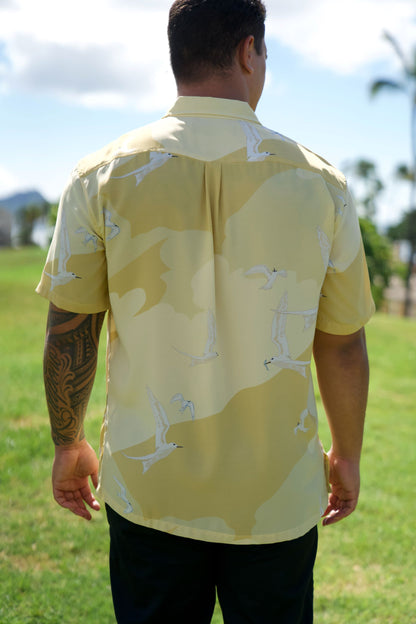 Manu-o-kū In Flight Yellow Aloha Shirt (Iron Free)